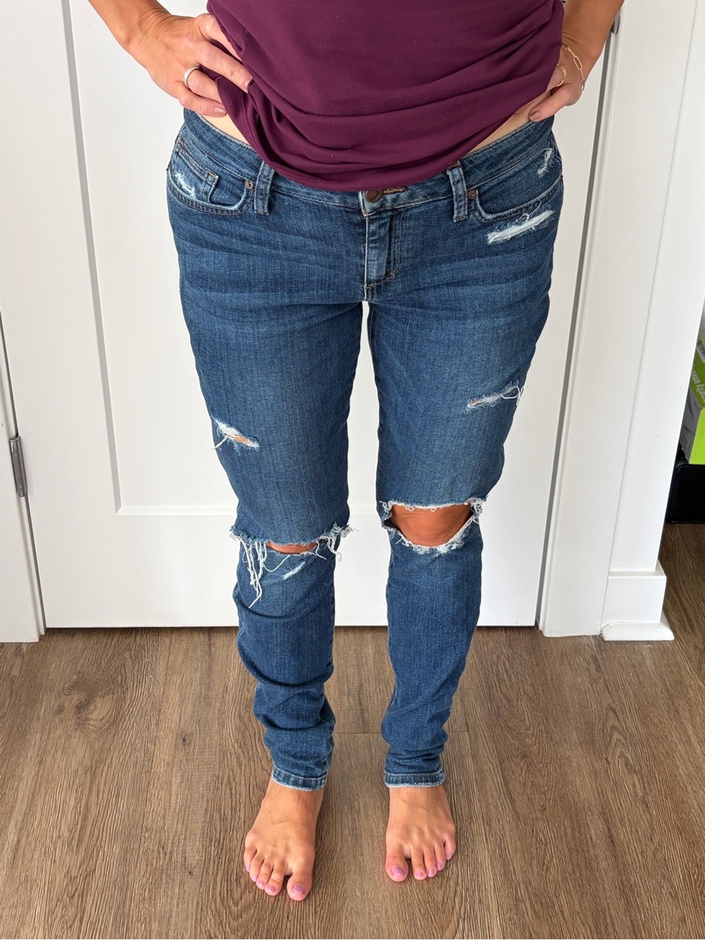 Joe''s Denim Jeans. Size. 29 Dark Blue Distressed Skinny Jeans